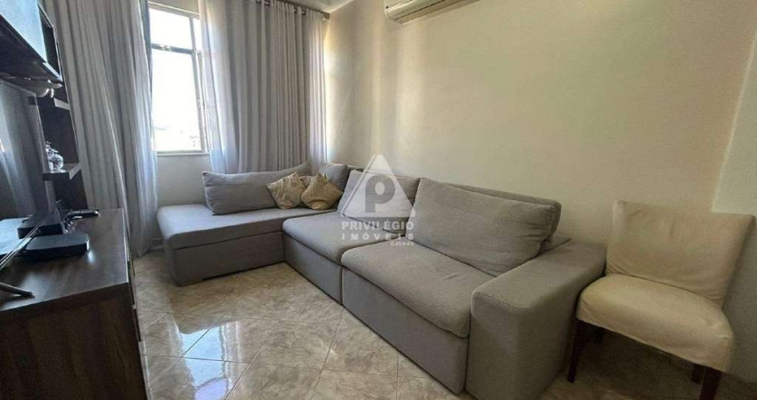 Apartamento 3 quartos com vaga na Tijuca, do lado do metrô Saens pena e próximo de todo o comércio da região.