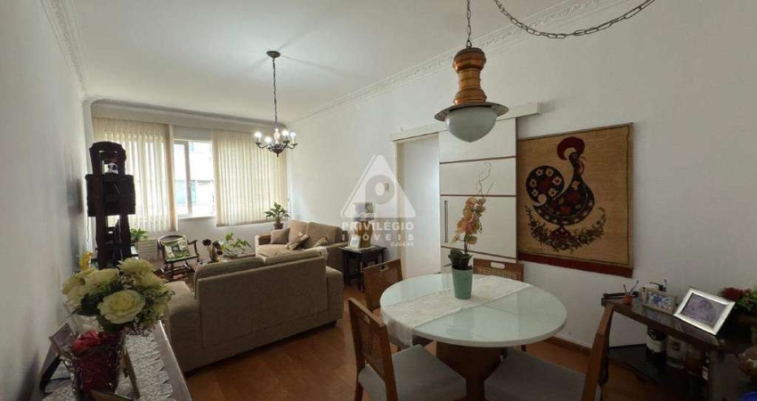 Apartamento , 3 quartos, sala ampla, 2 banheiros.