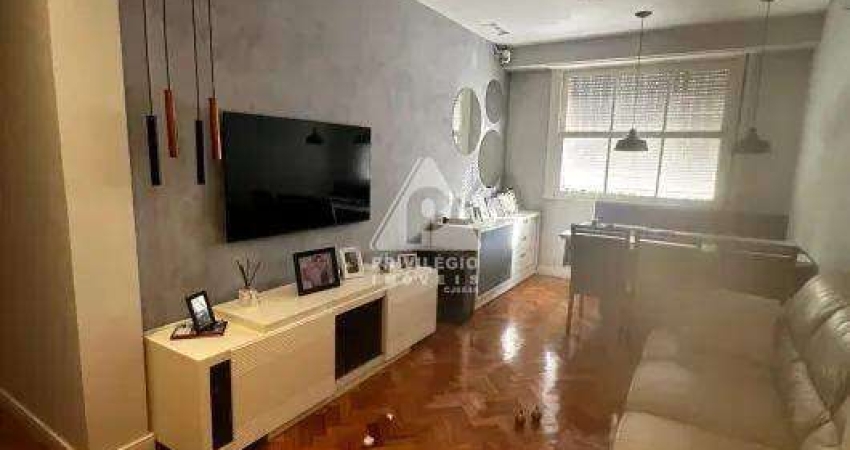 Apartamento de dois quartos na Tijuca disponível pra venda na Privilégio Imóveis