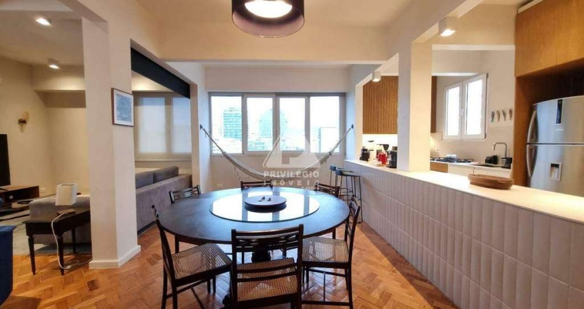 Apartamento à venda em Ipanema, com 196m², frontal, vista livre, salão, 3 suítes e reformado.