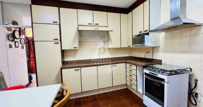 3 quartos sendo 1 suite, super silencioso, churrasquera, area externa, infraestrutura, vaga, portaria 24H,