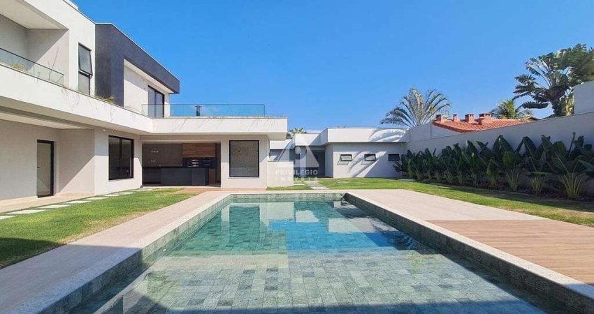 Casa Triplex à Venda, 5 Suítes, 8 Vagas - Barra da Tijuca - 1550m²