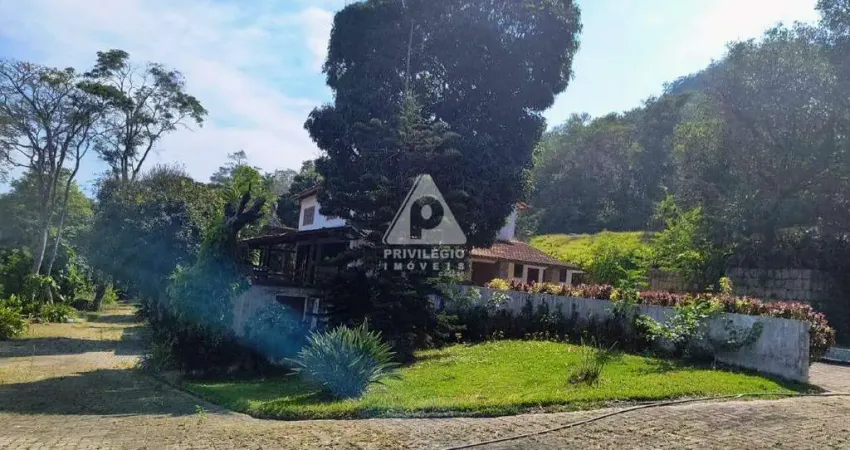 Casa exclusiva em terreno de 40mil m² em condomínio no itanhangá