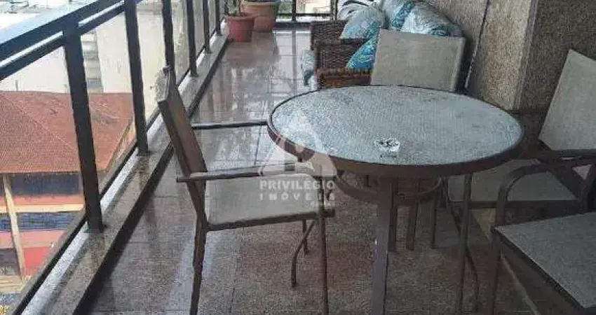 Apartamento maravilhoso com varanda em ipanema com 2 vagas escrituradas