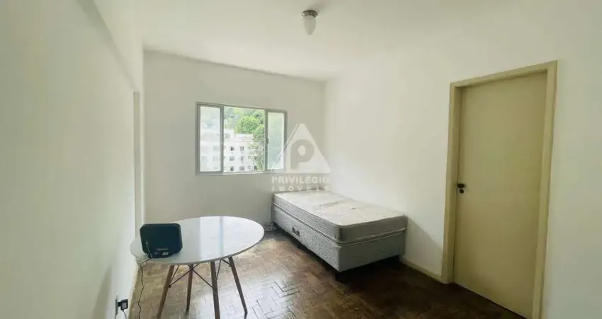 Apartamento, 1 quarto com dependência completa, a venda na glória, com 64 m2.