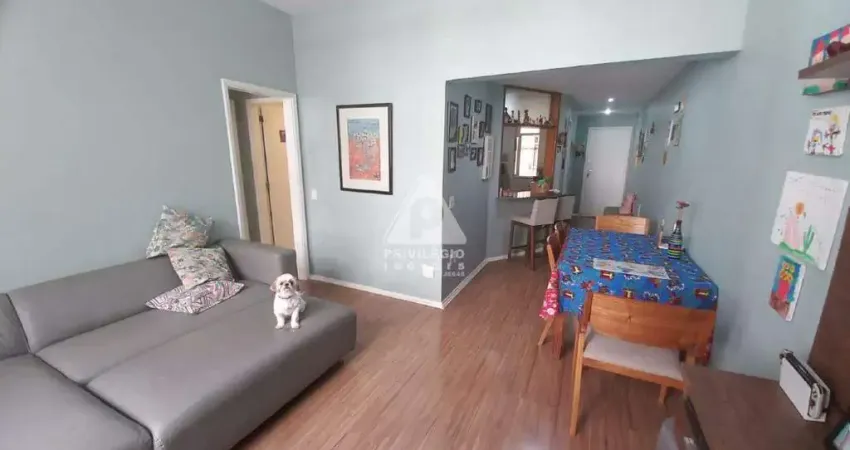 Apartamento à venda 2 quartos, suíte master, reformadíssimo, vaga de garagem, laranjeiras - rj