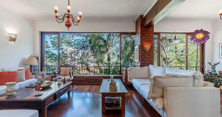 Casa triplex, 4 quartos, 2 suites, loft, 1 vaga 295m2, + área verde com churrasqueira, a venda, em laranjeiras.