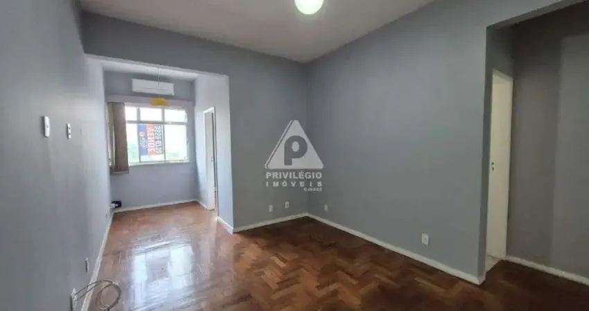 Apartamento de 01 quarto e sala, reformado com vaga em botafogo e 51m ²!