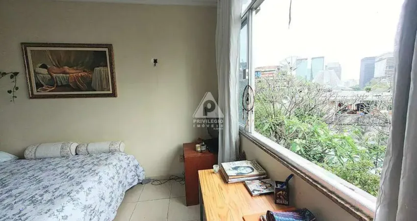 Casa de vila no centro do rio de janeiro à venda – 7 quartos, frente, pronta para morar