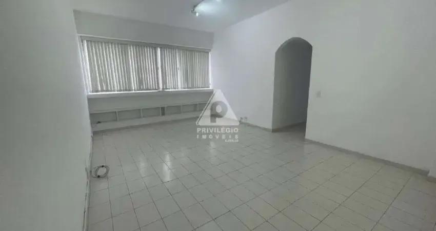 Privilégio imóveis vende em botafogo: apartamento composto por 3 quartos, sala ampla, cozinha, área de serviço, dependência completa, vaga de garagem.