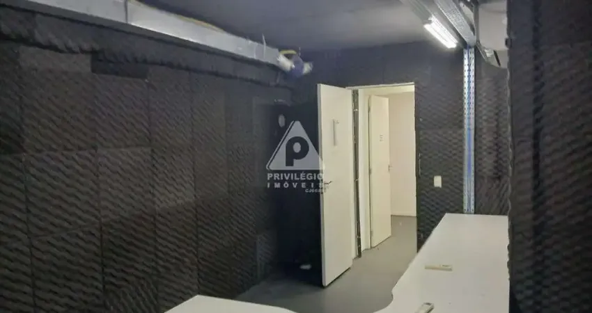 Loja em prédio comercial frente em botafogo (rj) – 514 m², 11 vagas, segurança 24h - oportunidade única