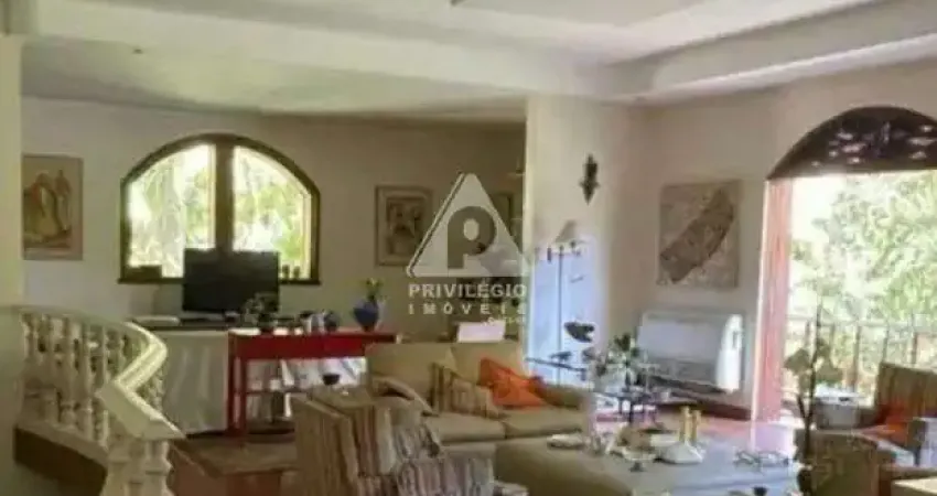 Casa residencial na gávea - 810 m², 3 vagas, 5 quartos, 5 suítes, 1 lavabo e 2 banheiros sociais. mobiliada