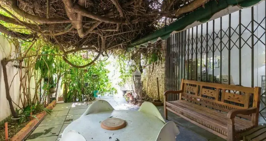 Casa de luxo em condomínio fechado no grajaú com piscina, pub e 3 quartos amplos