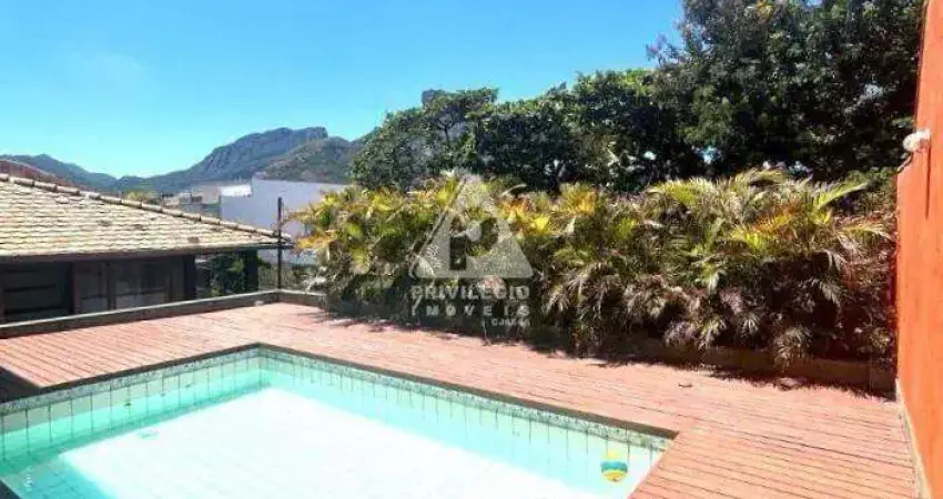 Excelente cobertura - 4 quartos - 01 suite - closet - 500m² - terraço com piscina e churrasqueira - 04 vagas - jardim oceânico - barra da tijuca