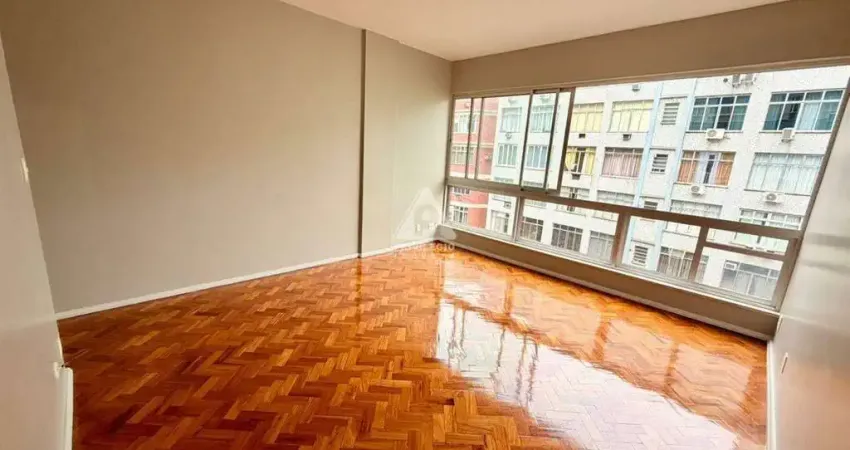 2 quartos com dependência completa em Copacabana disponível para venda na Privilégio Imóveis