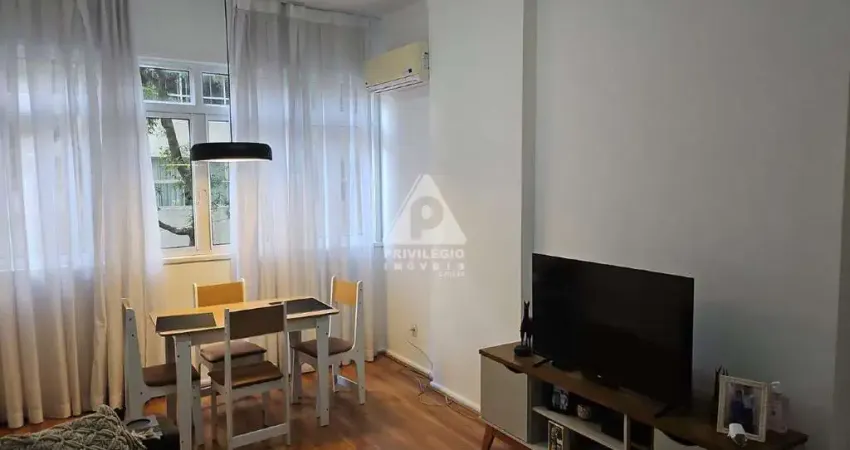 Apartamento em Copacabana: 2 Quartos + Dependência, Silencioso e Próximo ao Metrô