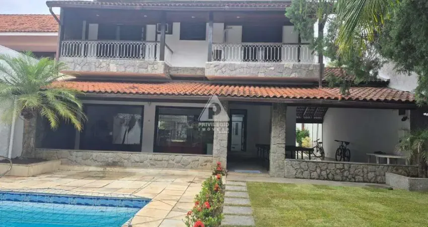 Casa em Condomínio Frente na Barra da Tijuca – 4 Quartos, Aceita Financiamento