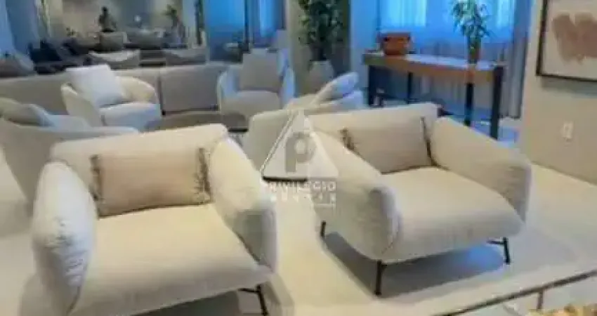 Atlântica: frontal mar, 3 quartos, 3 suítes, porteira fechada.