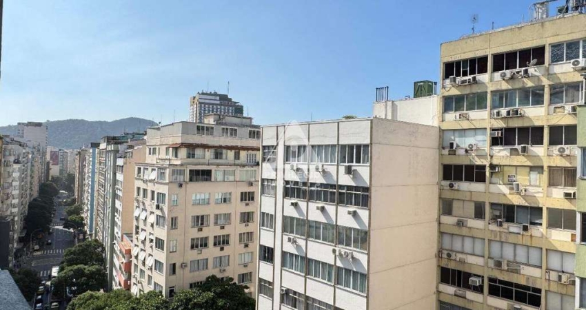 Conjugado bem dividido, uma quadra da praia em Copacabana, posto 5.