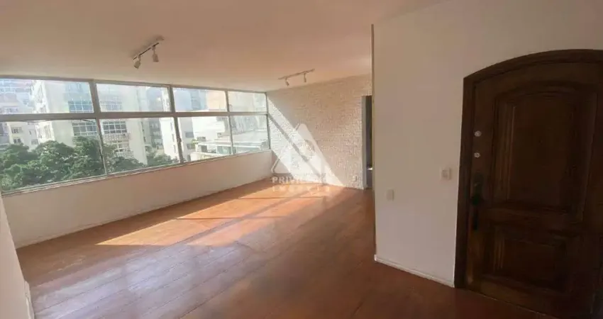 Ipanema!! 3 quartos com 1 suíte, 3 banheiros ao total e 2 vagas!! prédio na quadra da praia e centro de terreno. 108m²