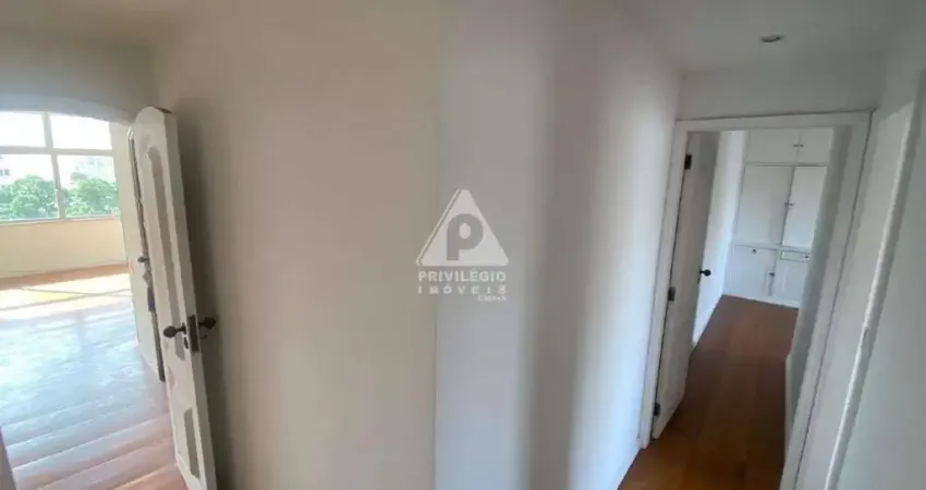 Ipanema!! 3 Quartos com 1 suíte, 3 banheiros ao total e 2 vagas!! Prédio na quadra da praia e centro de terreno. 108m²
