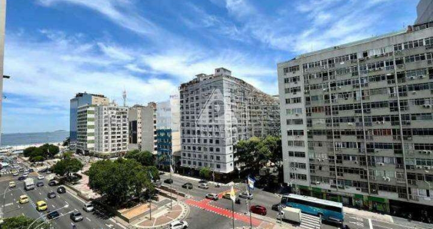Apartamento à venda em Copacabana de 2 quartos com vista lateral mar