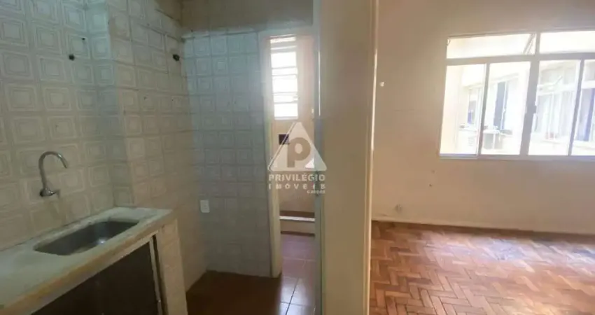 Conjugado com 24m² no coração do flamengo!! 1 vaga na escritura!