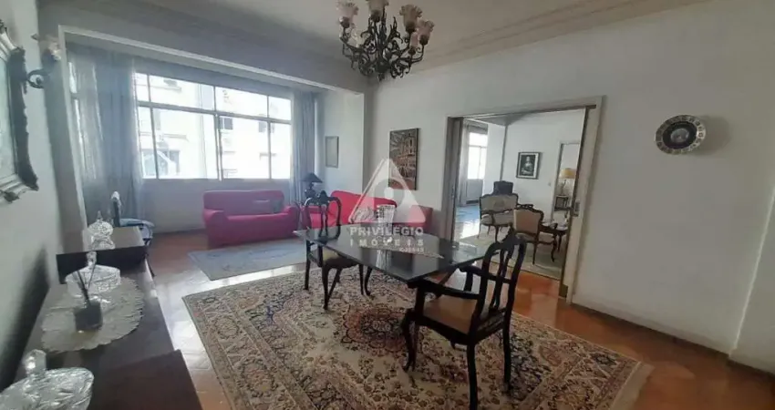 3 quartos, vaga de garagem, 2 quadra da praia venham conferir!