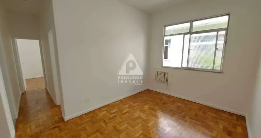 Apartamento a venda: sala, 2 quartos, 1 vaga na escritura, dce, em botafogo.