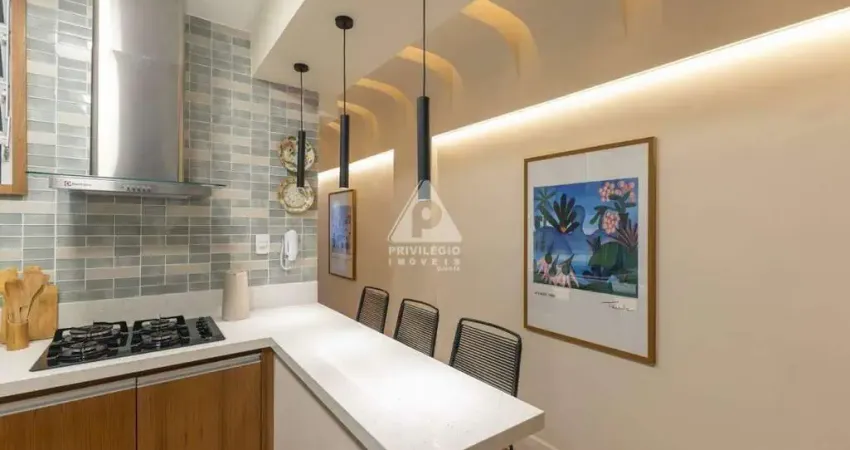 Conjugadão com 46m² planejado e reformado na quadra da praia!