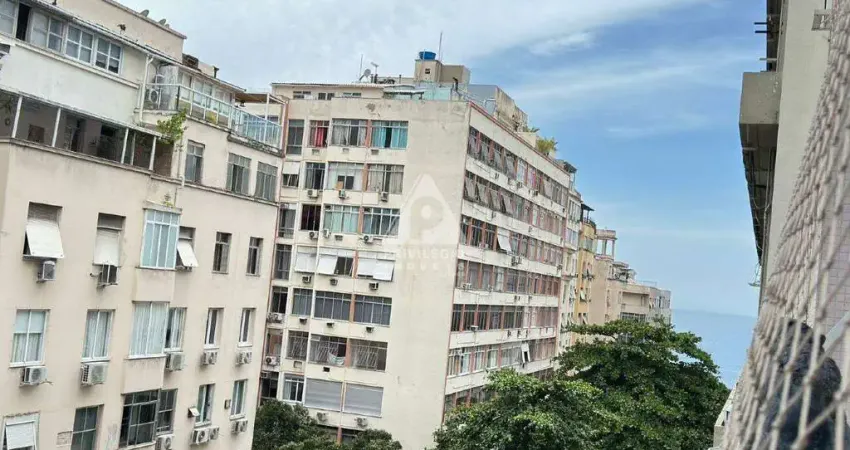 Vendo apartamento 3 quartos com vaga com 130m² em andar alto no posto 4, copacabana / rj.