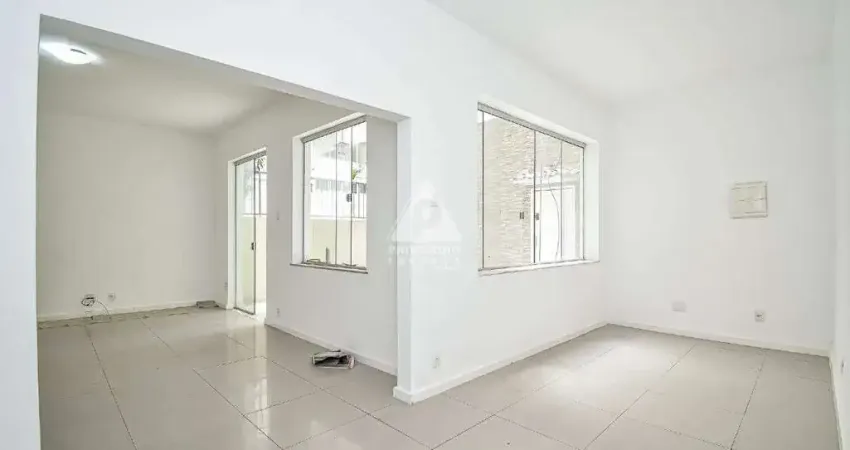 Av atlântica amplo apartamento com área externa 2 salas 3 quartos sendo 1 suíte e dependência completa