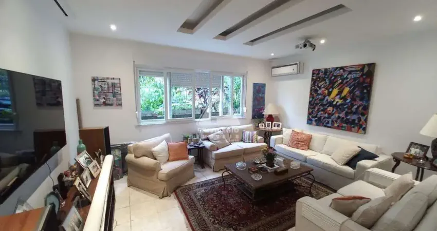 Casa duplex em condomínio fechado, 4 quartos, suíte, varanda e vaga de garagem, jardim botânico - rj