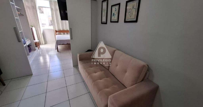 Conjugadão em Copacabana dividido em quarto e sala pronto pra morar