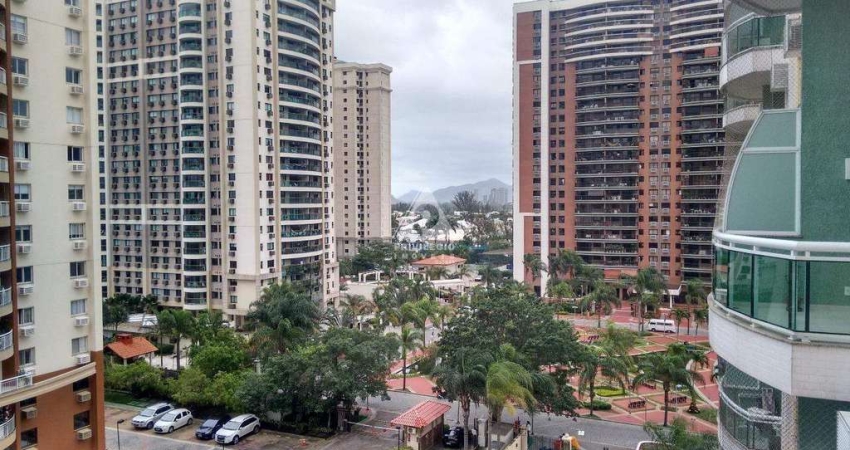 Apartamento duplex com 93m2 na Barra da Tijuca, 2 suítes, salão, lavabo, cozinha e varanda com vista mar, vaga escriturada, infraestrutura total.