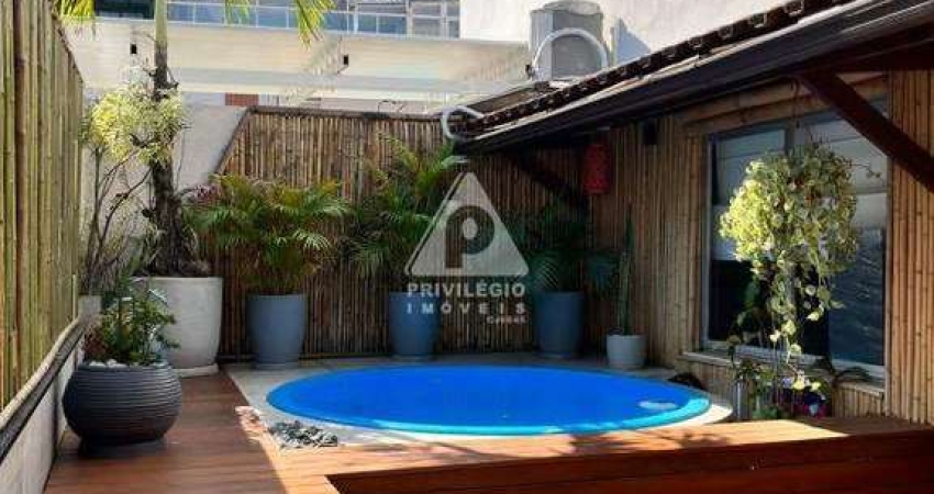 Cobertura duplex totalmente reformada, pronta para morar! no Humaitá