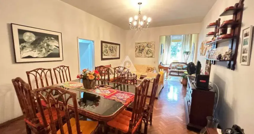 Maravilhoso três quartos com vaga na escritura, em rua nobre de copacabana.