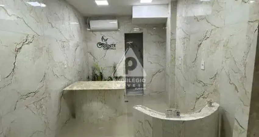 Loja comercial com banheiro e copa. após a reforma passou a ter 15m2. rua barata ribeiro, posto 2, copacabana