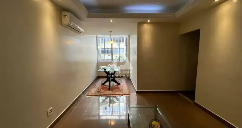 Raridade! andar alto, sol da manhã e reformado: 3 quartos e vaga na escritura