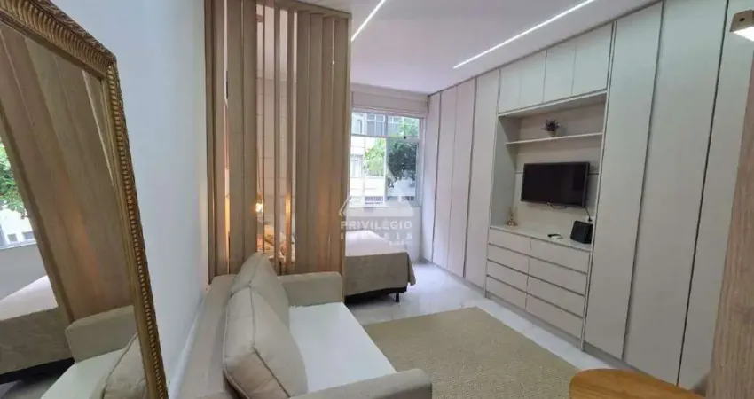 Apartamento finamente reformado no Leme, com 25m² pronto para entrar e morar ou rentabilizar