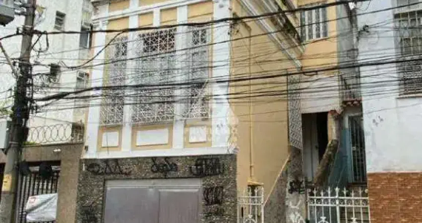 Casa 02 andares salas, 05 banheiros, 01 vaga garagem, Vista Quinta da Boa Vista