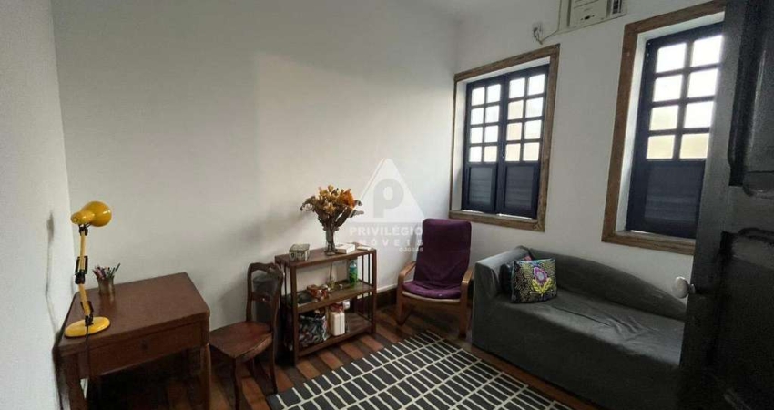 casa de vila, vaga na frente da casa