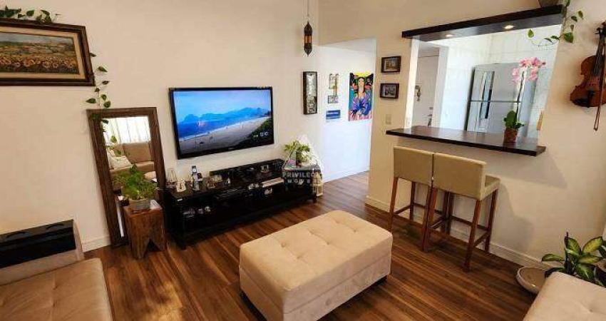 2 quartos, 1 dependência. 1 vaga na escritura , Próximo a Praia de Botafogo