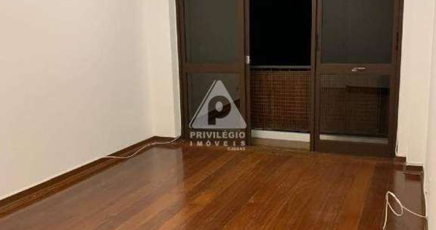 Sala quarto com varanda e com dependência completa e com infraestrutura completa e vaga na escritura no Humaitá