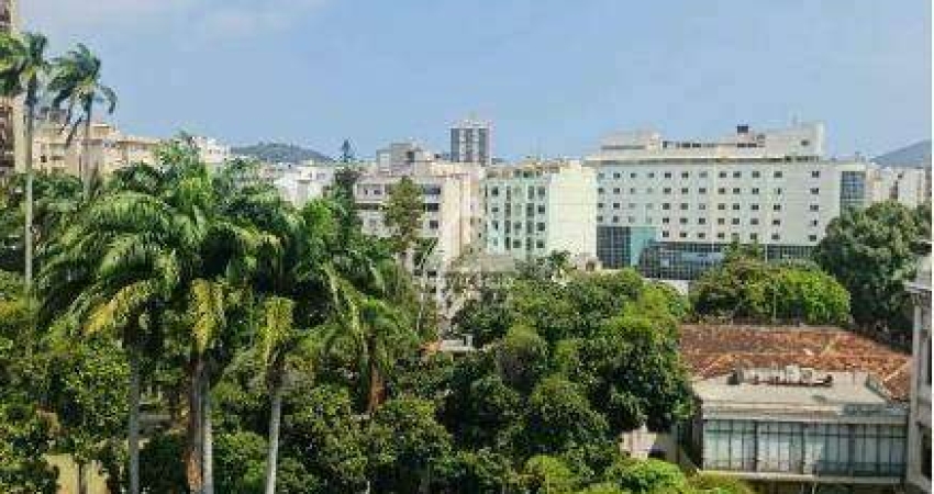 Apartamento de dois quartos no Flamengo com Vista para os Jardins do Palácio do Catete disponível para venda na Privilégio Imóveis