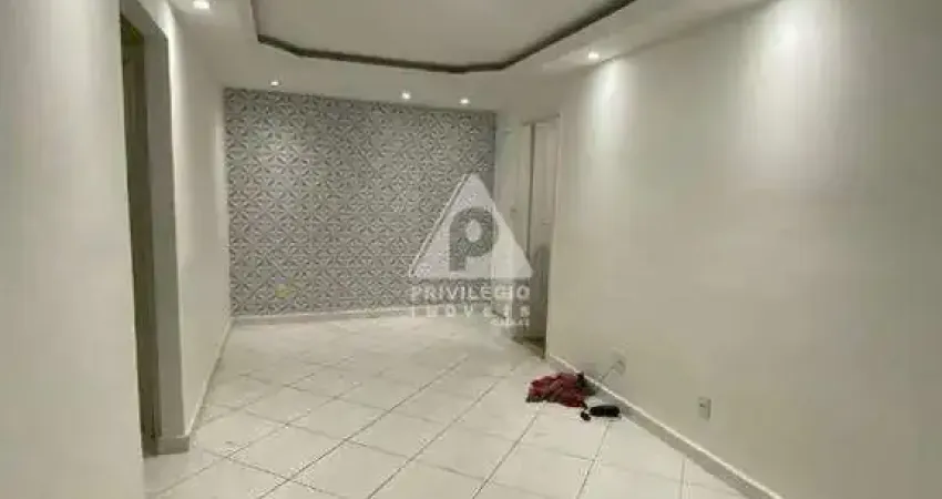 Apartamento 02 quartos com armários planejados cercado de verde em um condomínio com iinfra estrutura total.