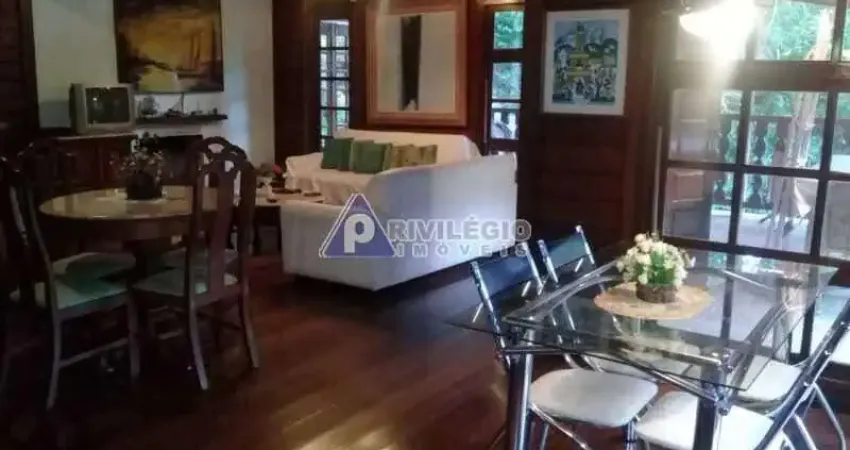 Casa à venda na gávea – 4 quartos, 3 suítes, condomínio na floresta da tijuca