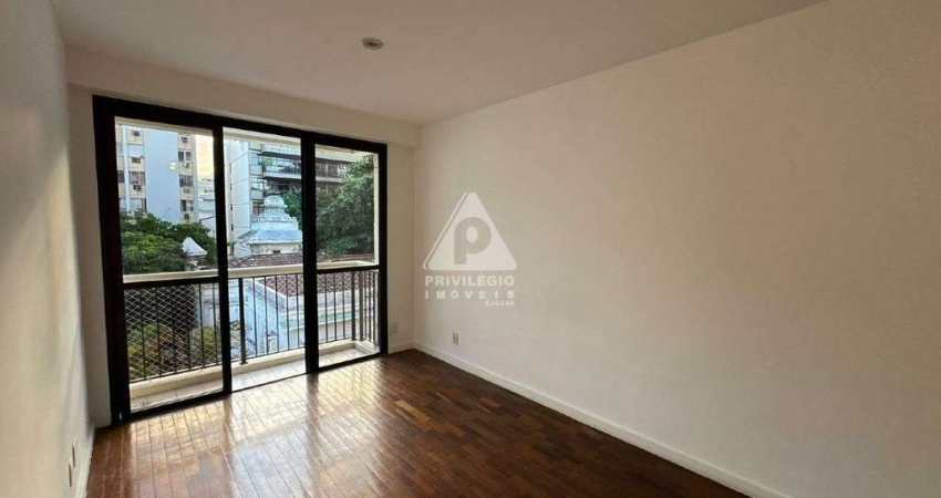 Apartamento com dois quartos e Varanda