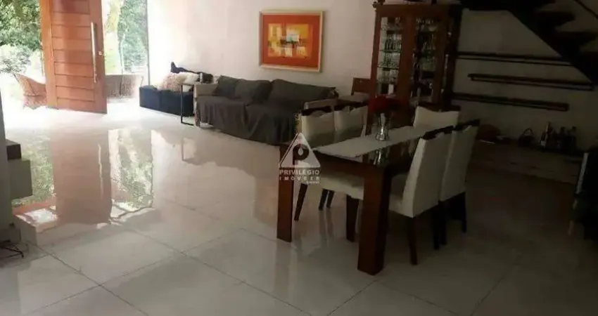 Casa em condomínio no itanhangá, rj — 4 vagas, piscina e segurança 24h