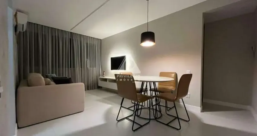 Belíssimo 2 quartos reformado com vista para montanha, em rua tranquila em ipanema!!!